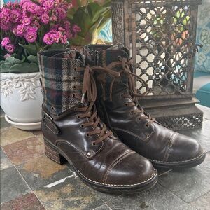 Taos Crave brown lace up boots 39